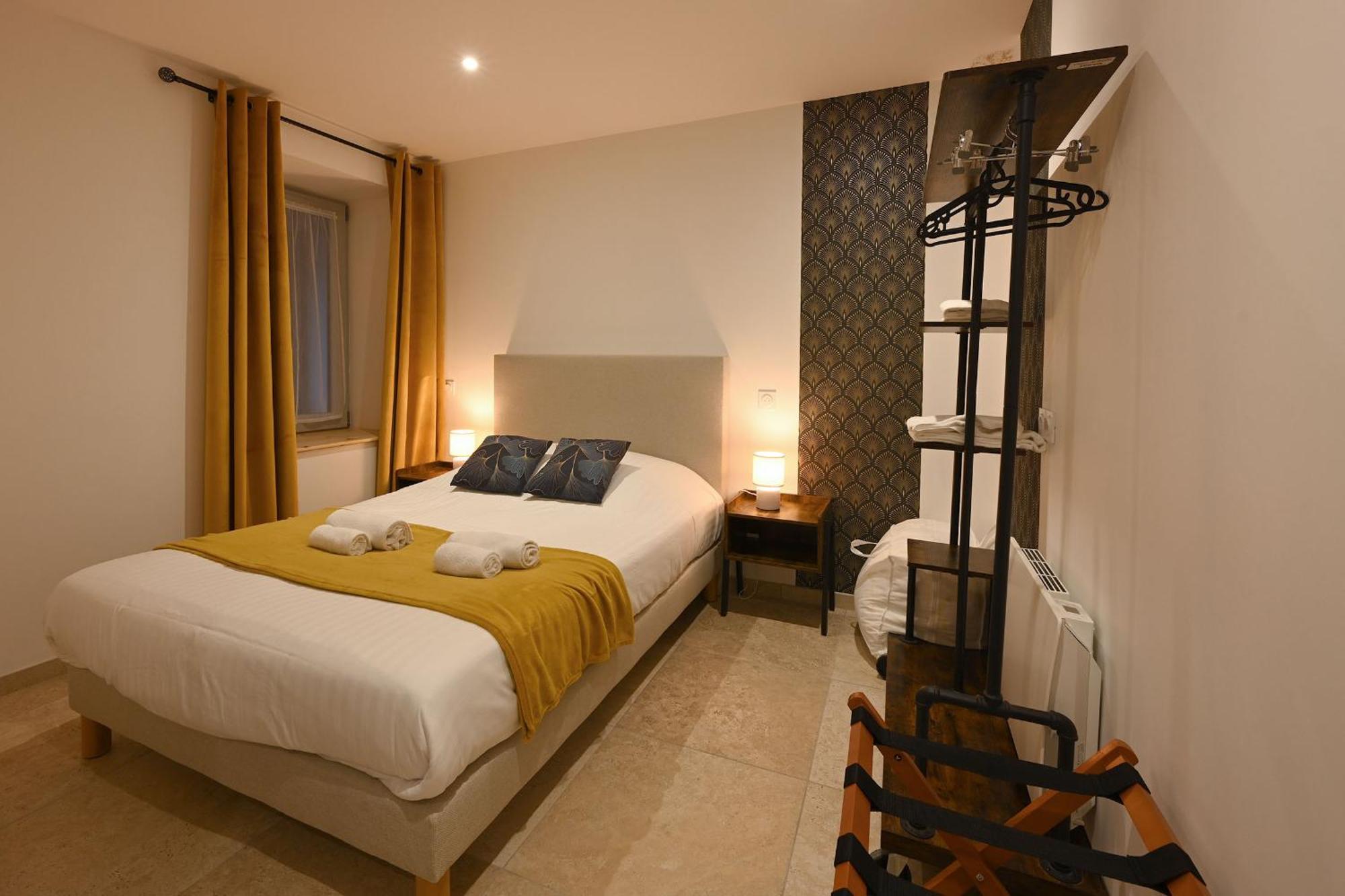 Hotel De La Croisee Poncin ภายนอก รูปภาพ